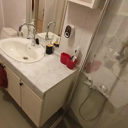 Hanstveitvegen 5 Guest Apartman Bernes